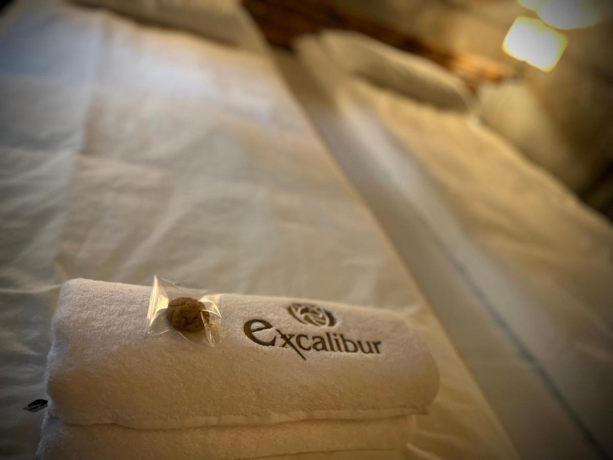 Excalibur Minihotel เอ็กเกอร์ ภายนอก รูปภาพ